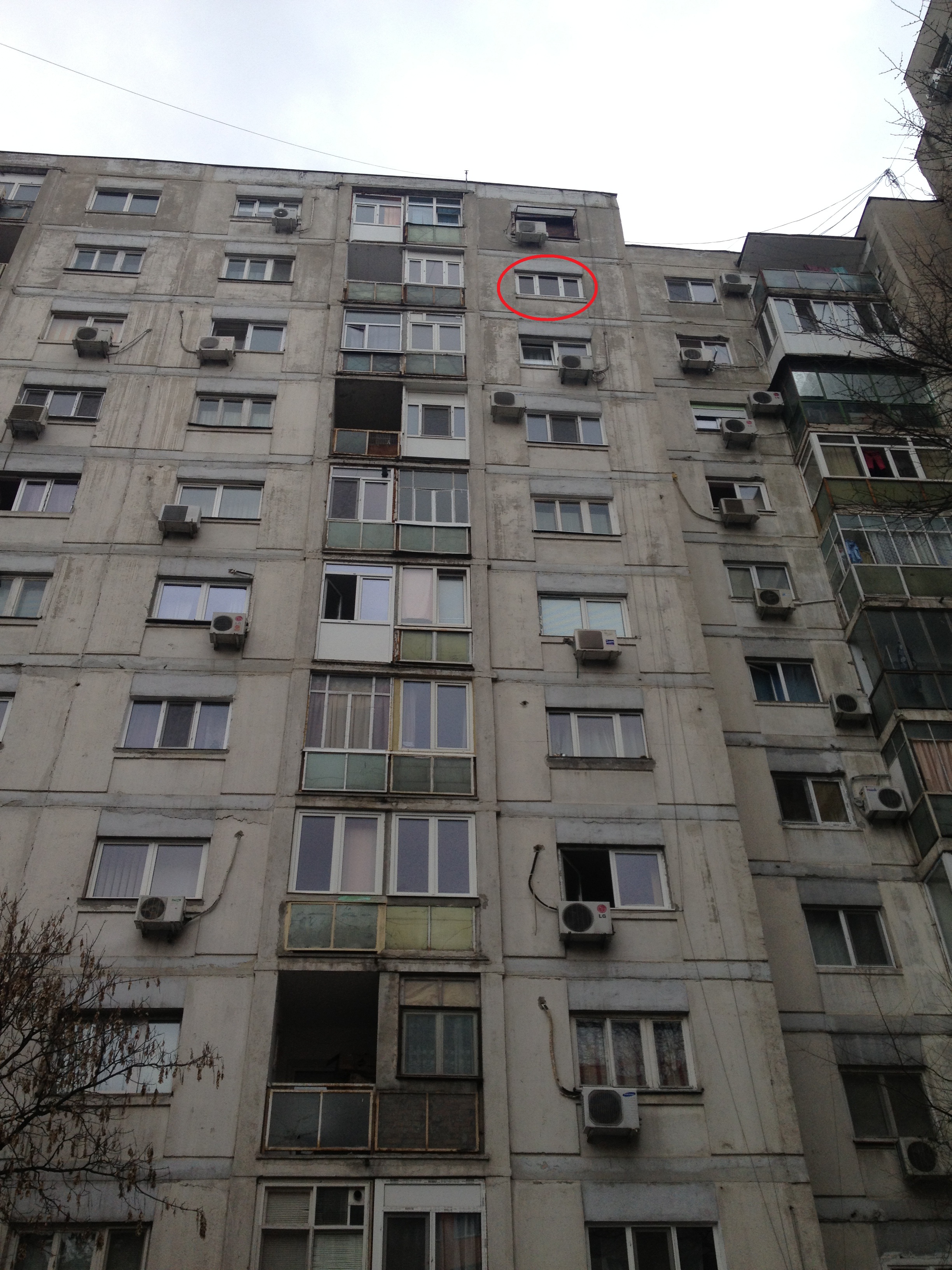 Crima a avut loc intr-o garsoniera de la etajul noua