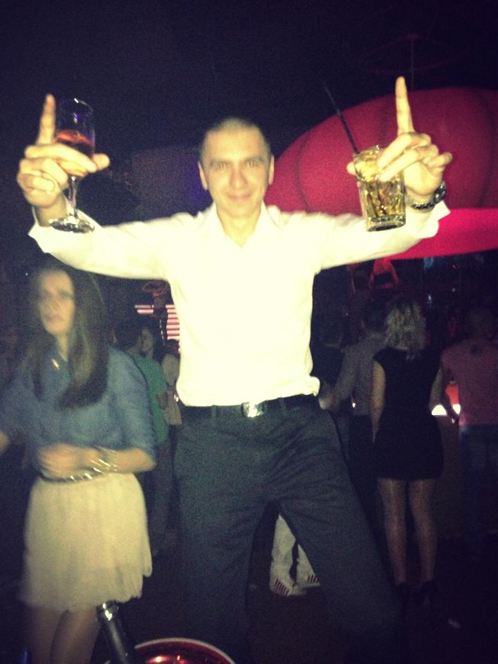 Tanarul a avut nevoie de mai multe pahare pentru a-si potoli setea