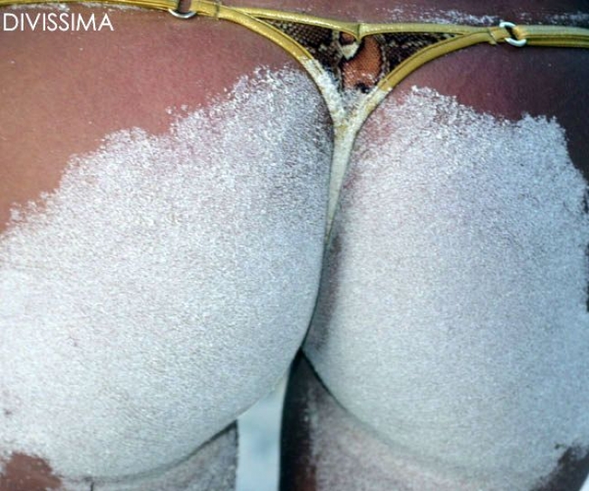 Poza cu fundul Mihaelei, tavalit prin nisip, a facut senzatie