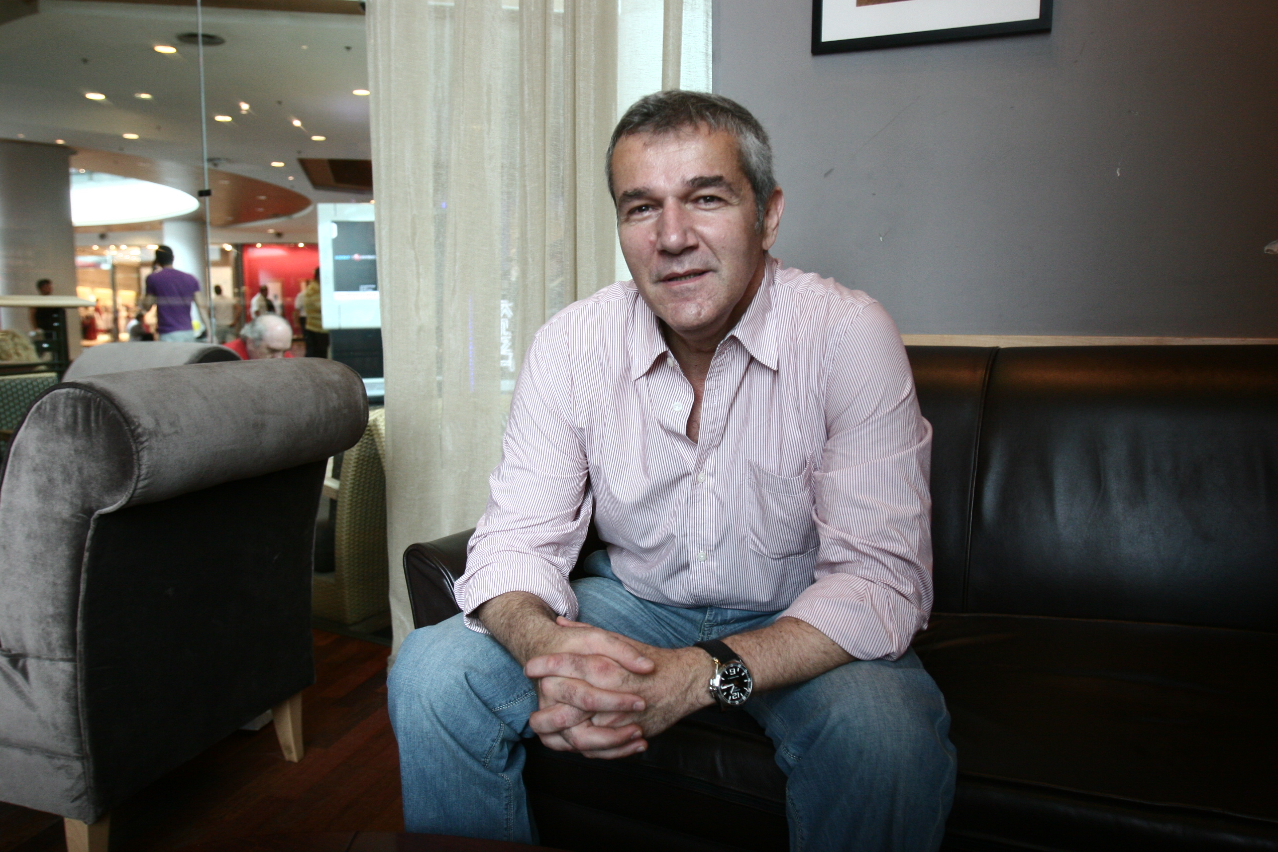 Solistul a fost operat in cursul diminetii de marti la spitalul Sfantul Ioan