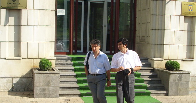 Cei doi politisti care l-au impiedicat pe Nastase sa-si duca la bun sfarsit planul sinucigas