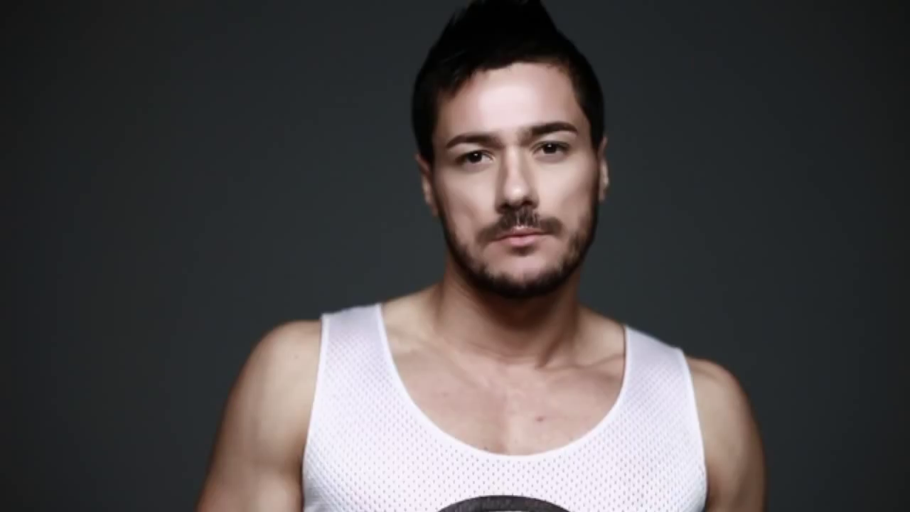 Barbatia lui Cristi a ajuns celebra in noul videoclip al lui Tiziano Ferro