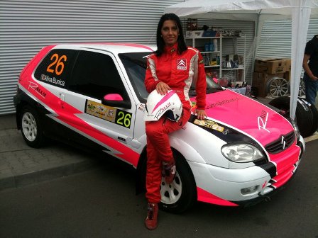 O alta prezenta sexy in sportul cu motor este si Alina Bunica