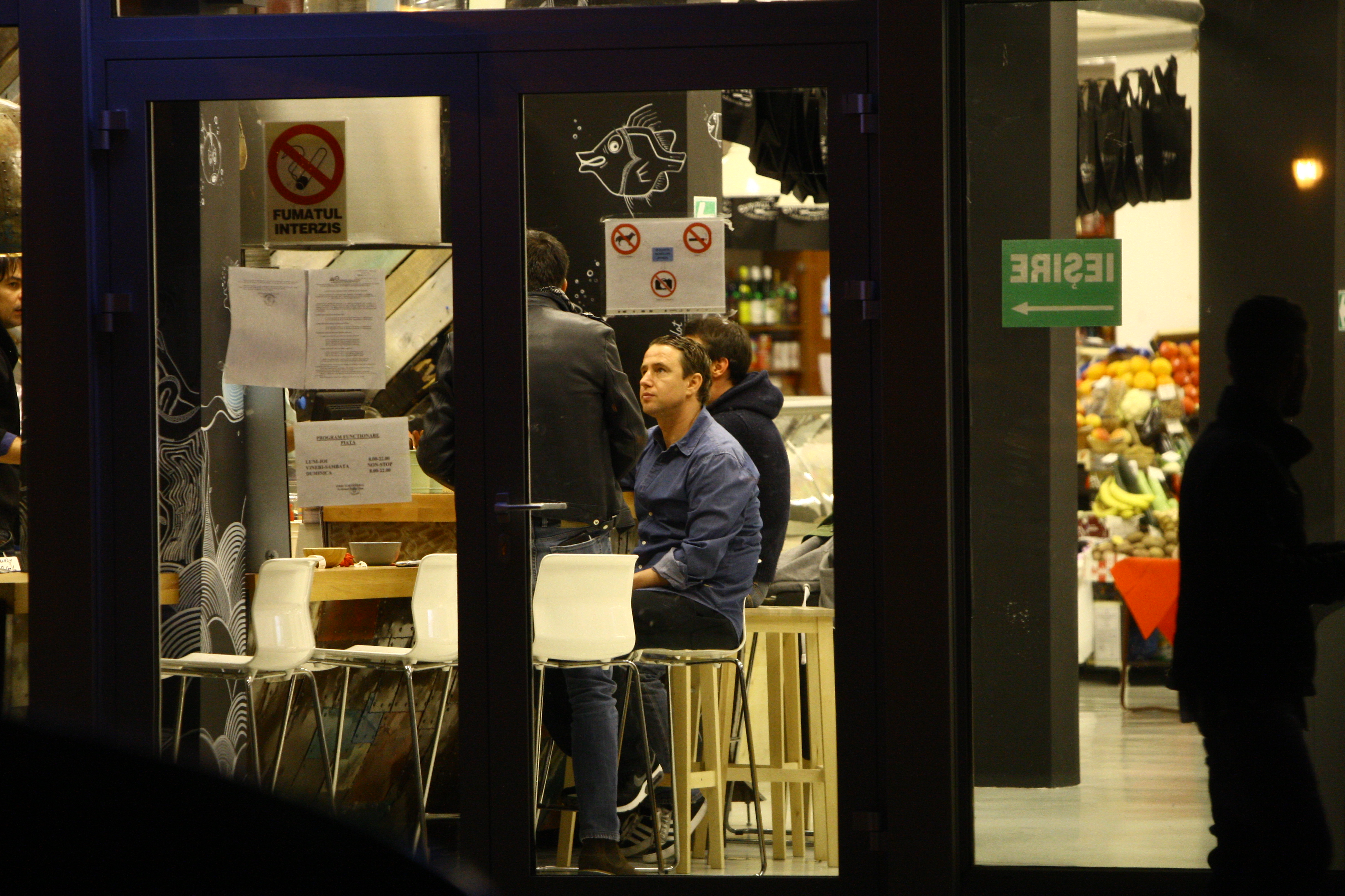 Gospodar, gospodar, da' mai bea omul si o cafea