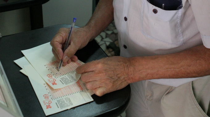 Premiul cel mare la 6/49 este de aproximativ 5,5 milioane de euro