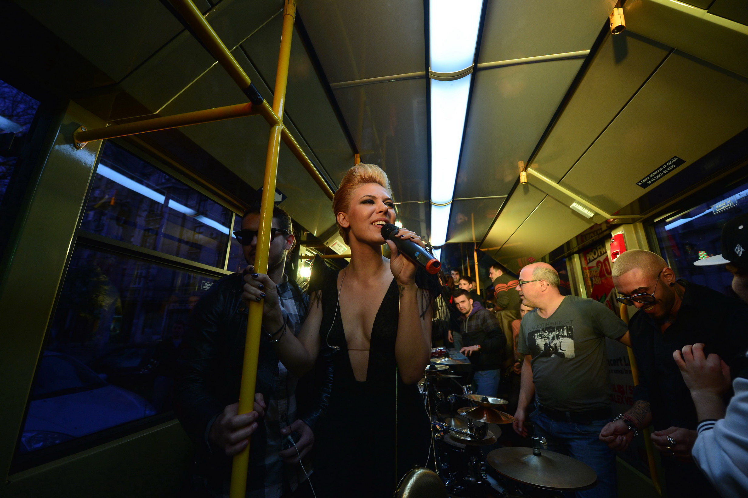 Sore a avut nevoie sa se tina de bara de protectie pentru a nu se dezechilibra