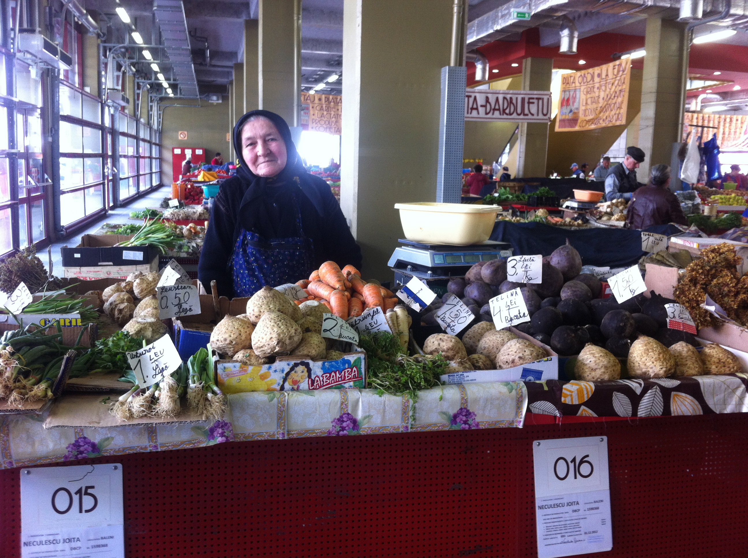 Joita Neculescu vinde in piata de la varsta de 17 ani