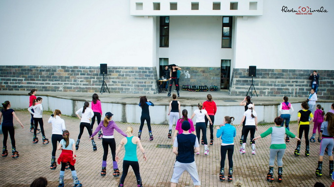 Aglomeratiile la antrenamentele de kangoo jumps ale Mihaelei Adam