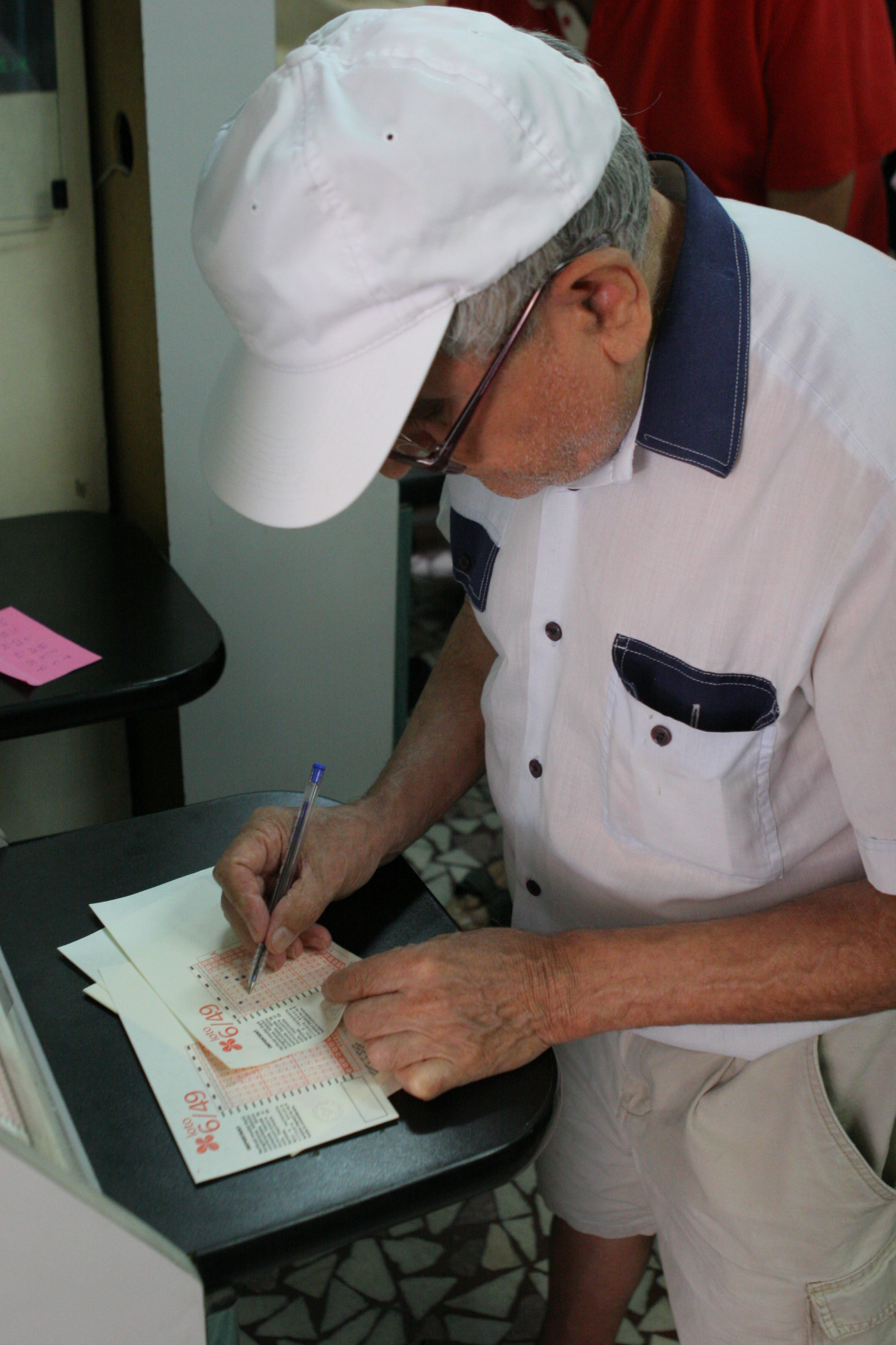 Premiul cel mare la 6/49 este de peste sapte milioane de euro