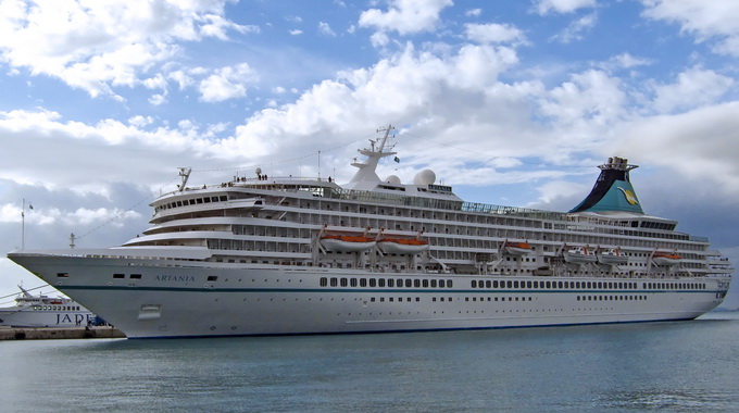 Nava Artania ajunge maine in portul Constanta