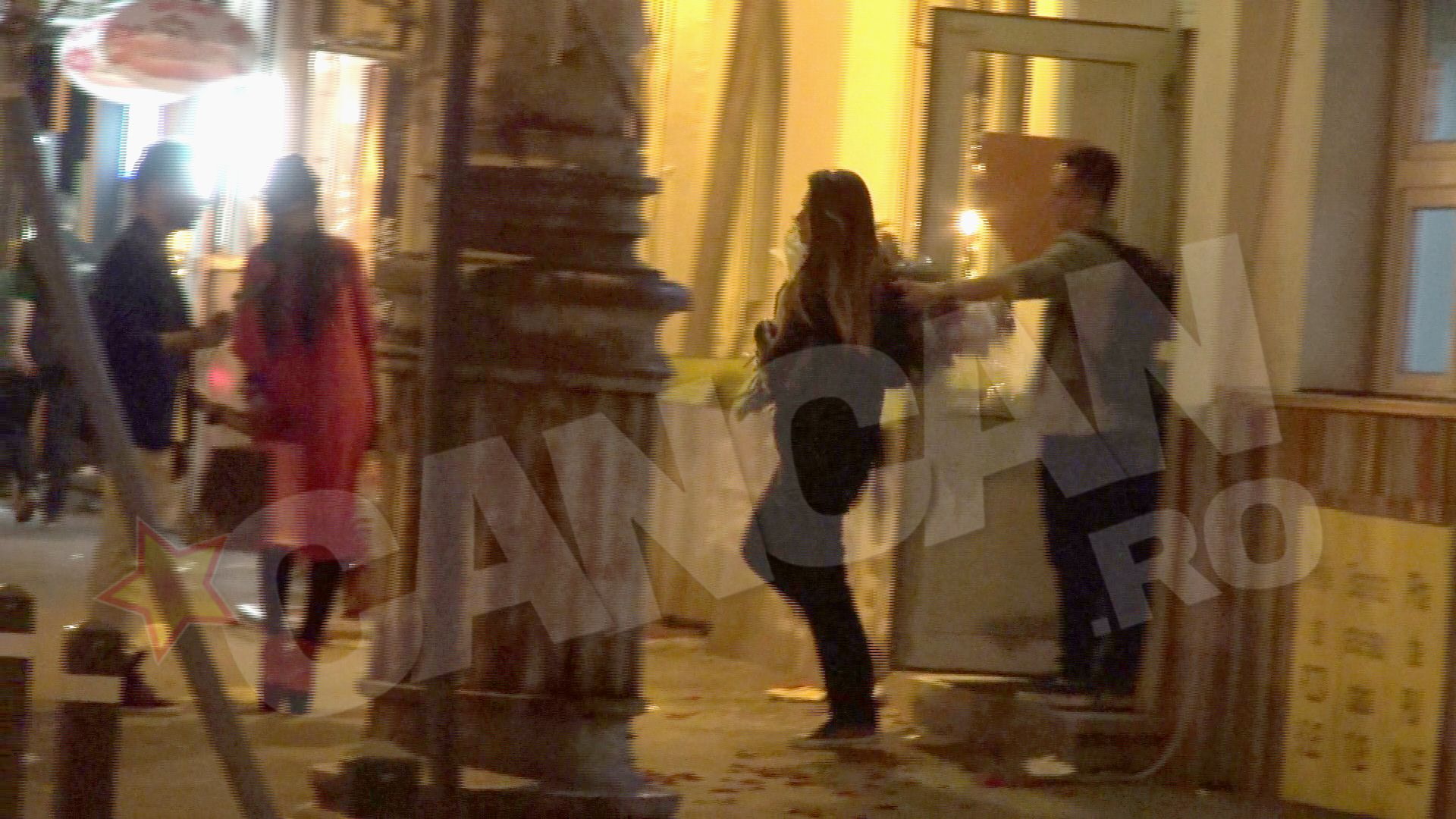 La 5.30, Antonia paraseste pub-ul unde s-a distrat de minune cu prietenii