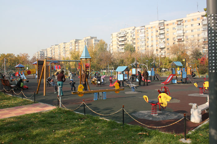 Buncii ar putea primi o indemnizatie sa aiba grija de nepoti