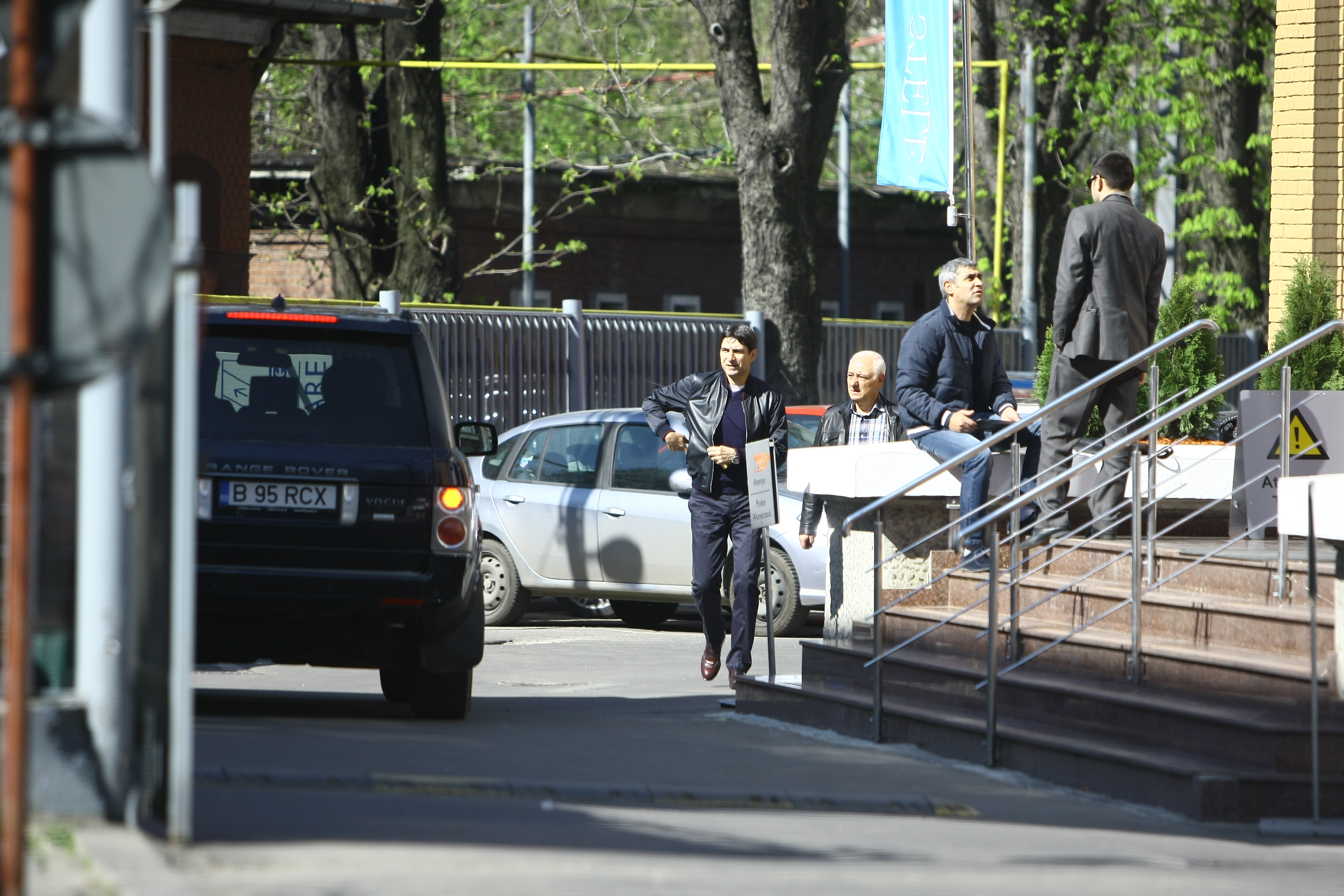 Selectionerul urca agale scarile