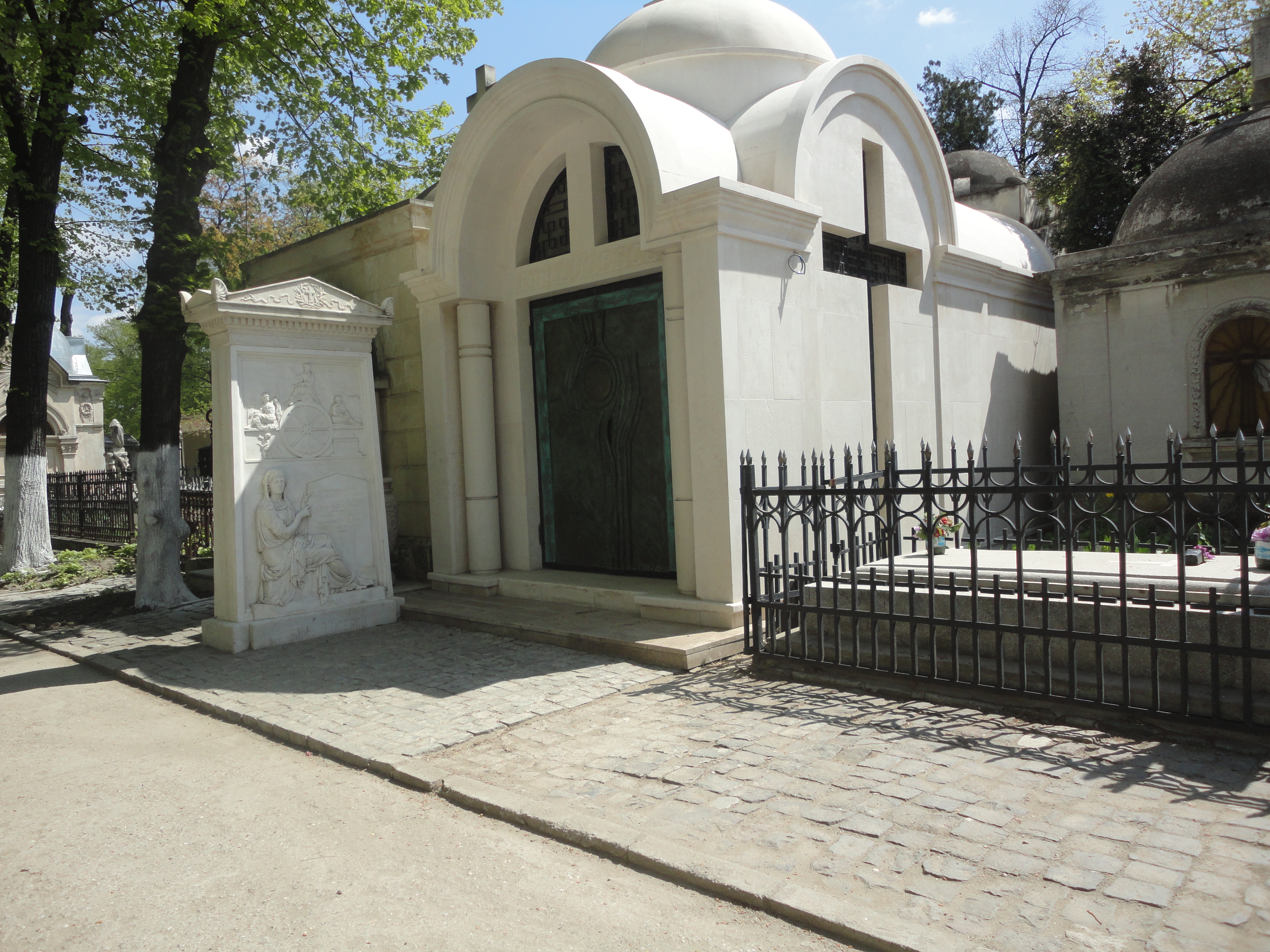 Cavoul familiei Lucescu