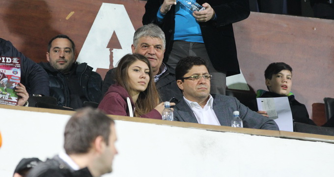 Milionarul Gruia Stoica si Maria, fiica sa cea mare, la meciul Rapid -Steaua
