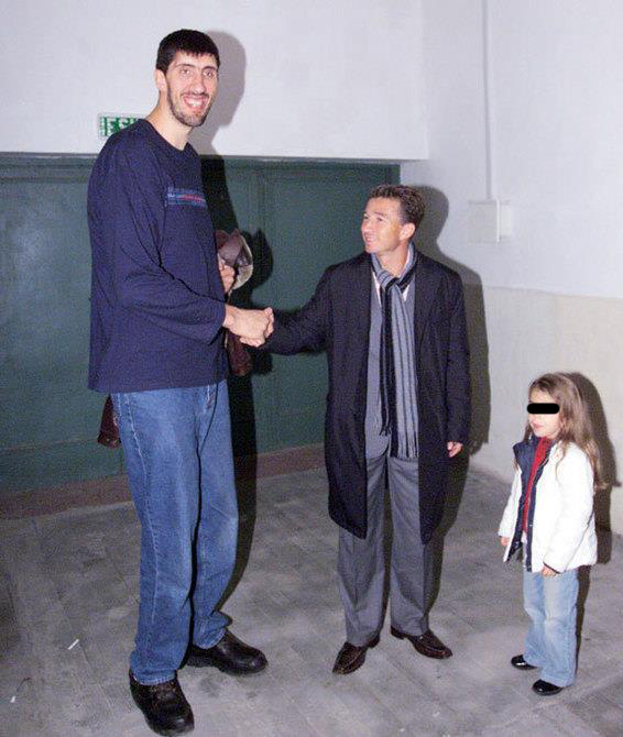 Ghita Muresan si Dan Petrescu si-au strans mana(foto:facebook.com)