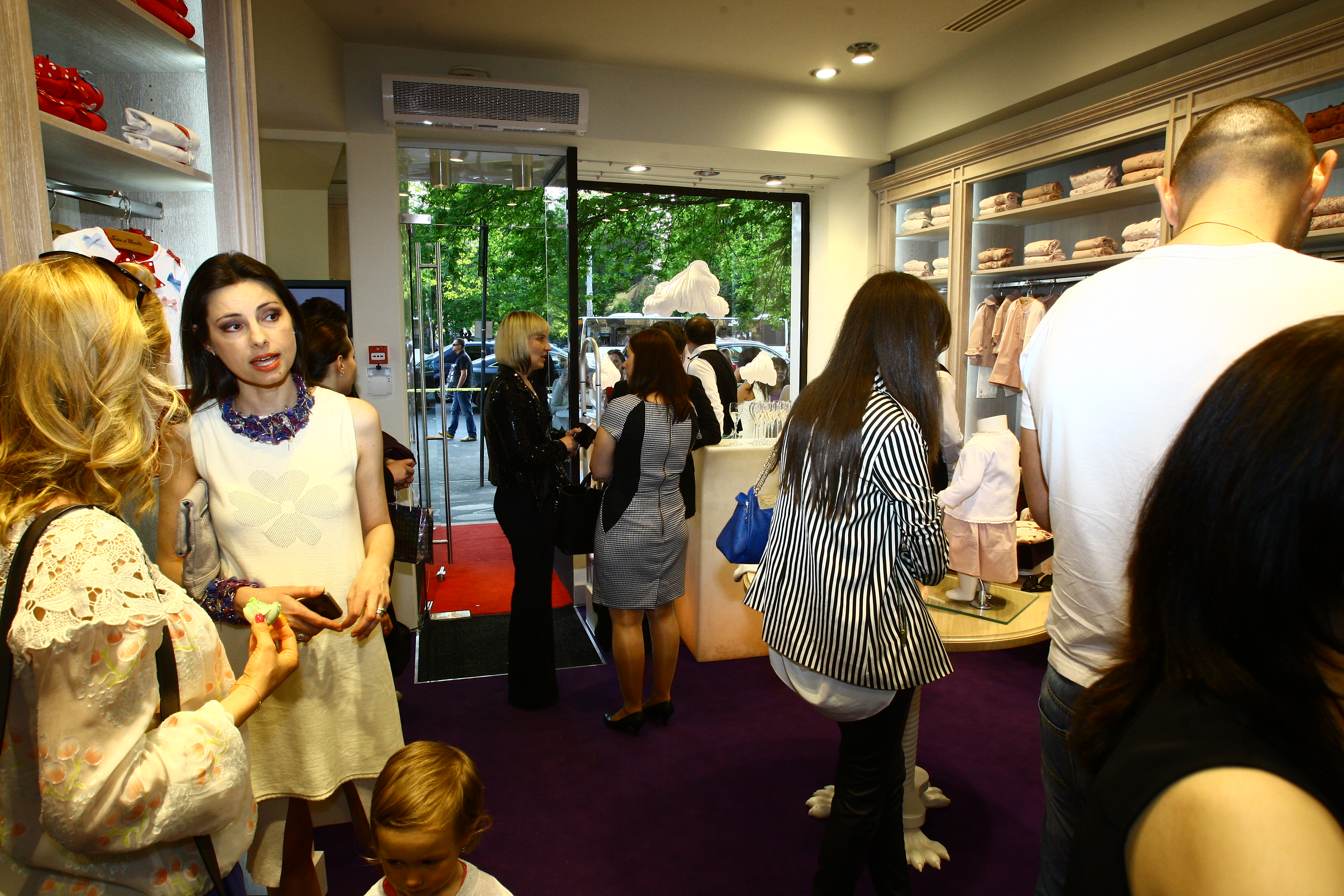Livia Dila a fost prezenta la deschiderea cochetului butic din Dorobanti