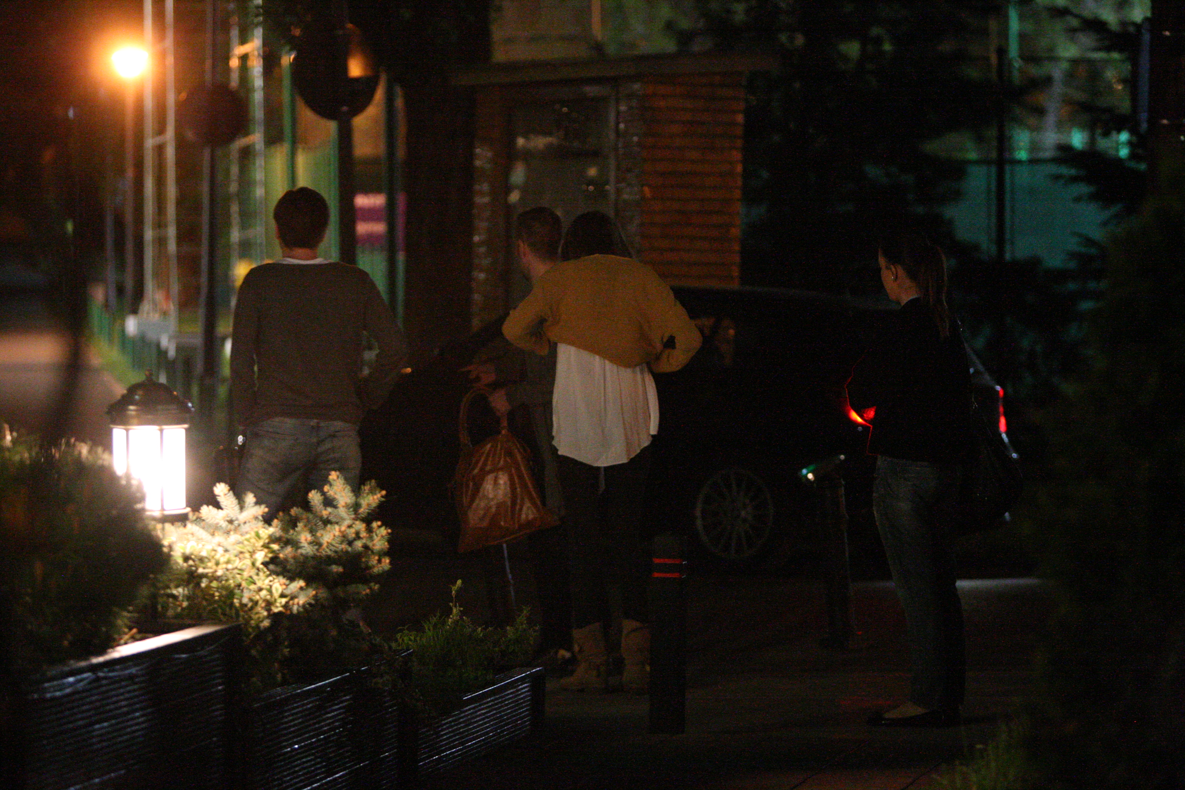 Iubita lui Randy a fost rapusa de frig si a apelat la pulover