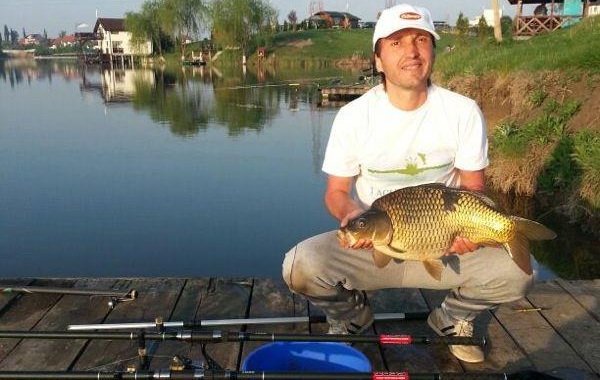 Fotbalistul a reusit sa prinda un crap de 5,5 kilograme