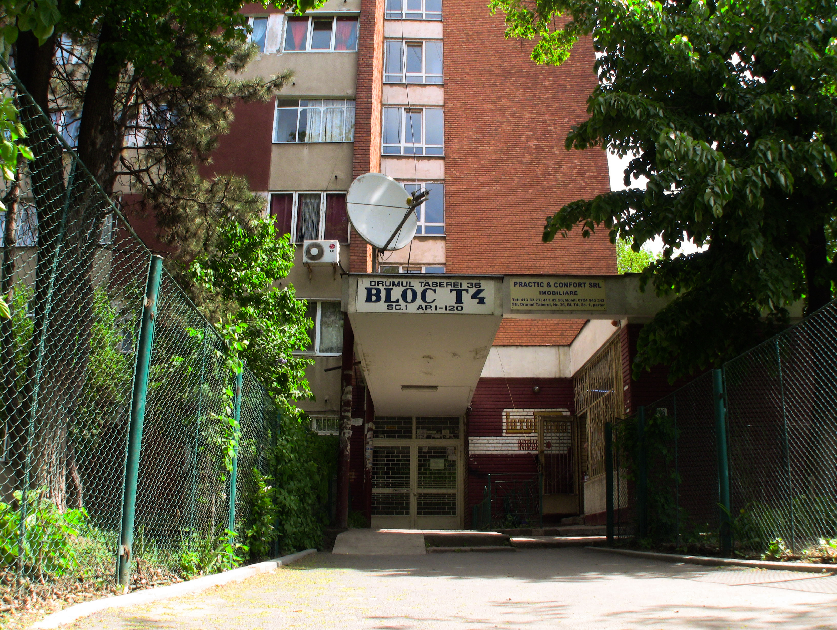 Blocul din Drumul Taberei de unde s-a aruncat tanara