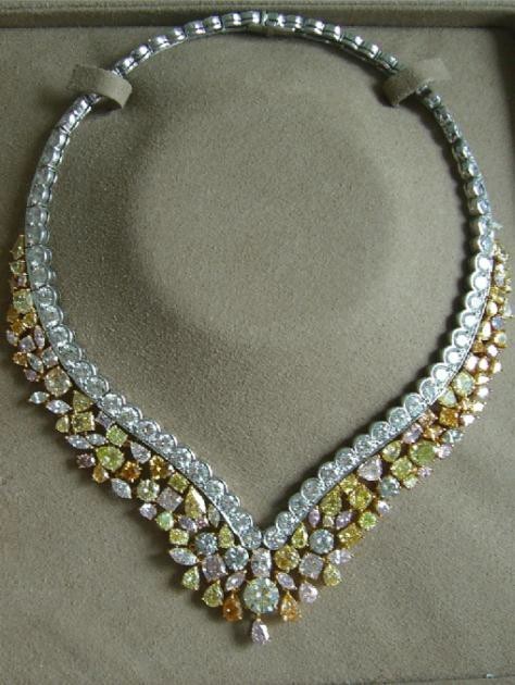 Una dintre bijuteriile create de romanca