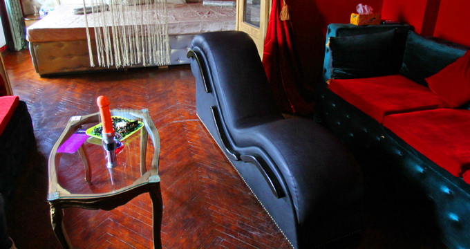 Petrecere de 1 mai la un club de swingeri