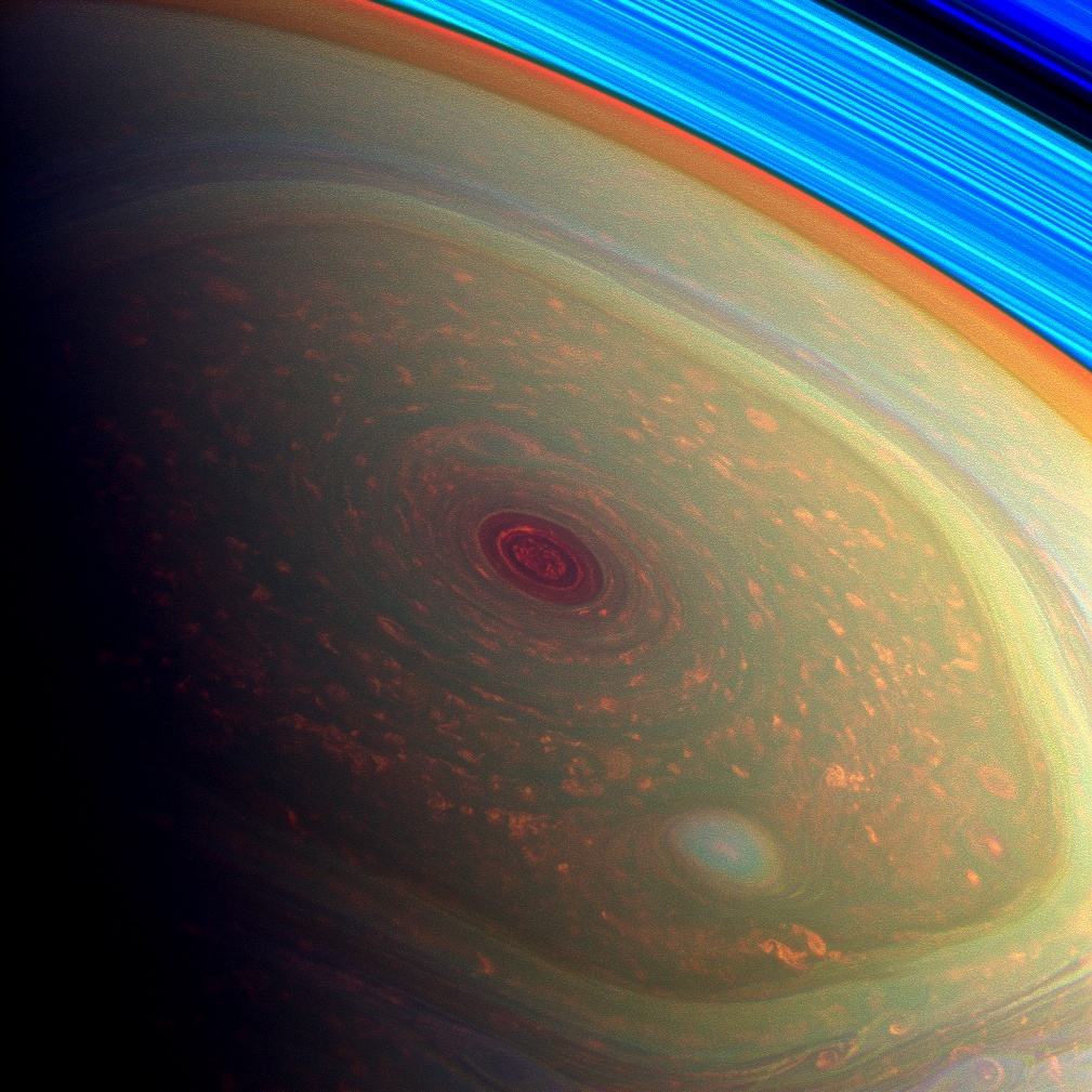 Imagini incredibile cu uraganul de pe planeta Saturn