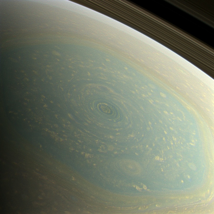 Imagini incredibile cu uraganul de pe planeta Saturn