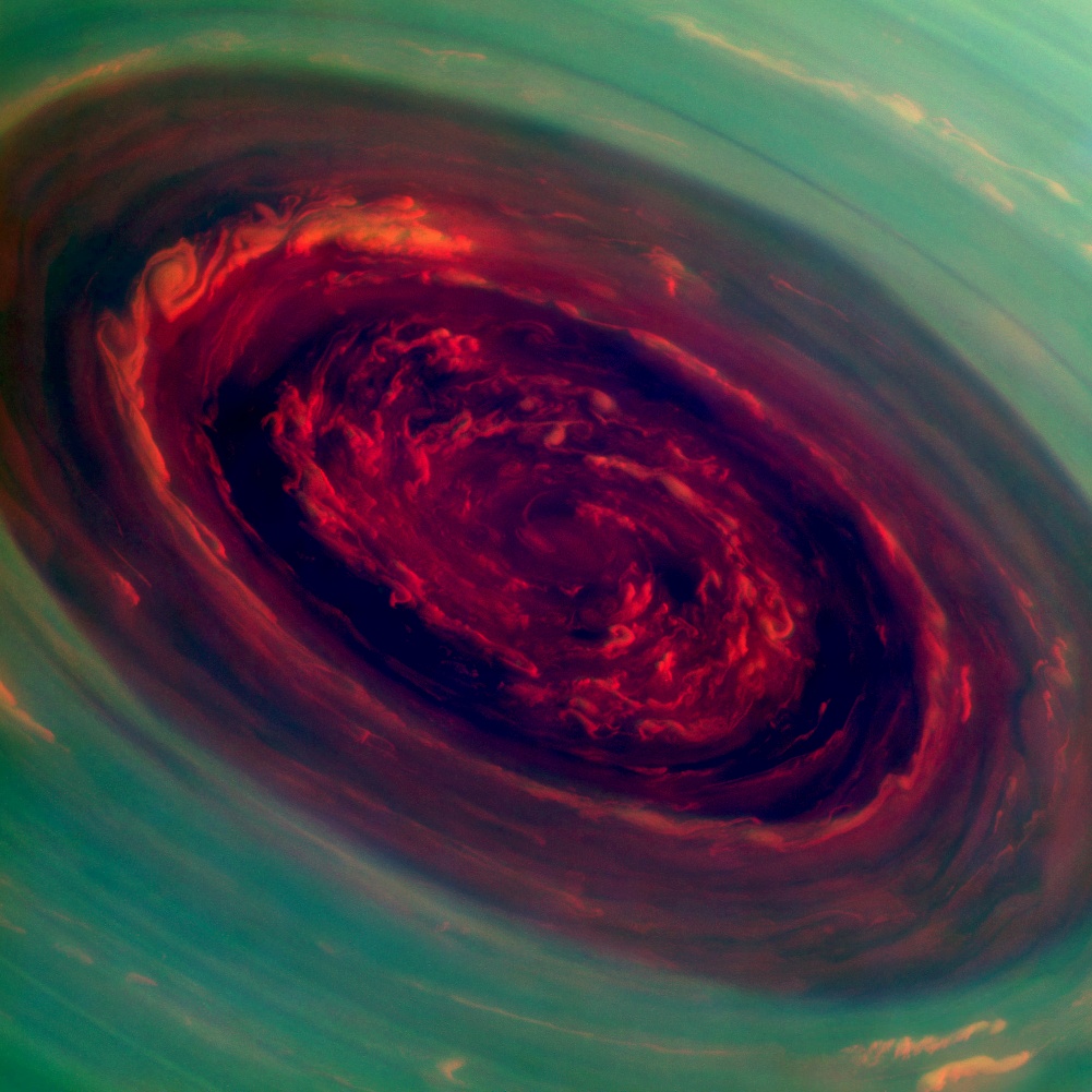 Imagini incredibile cu uraganul de pe planeta Saturn