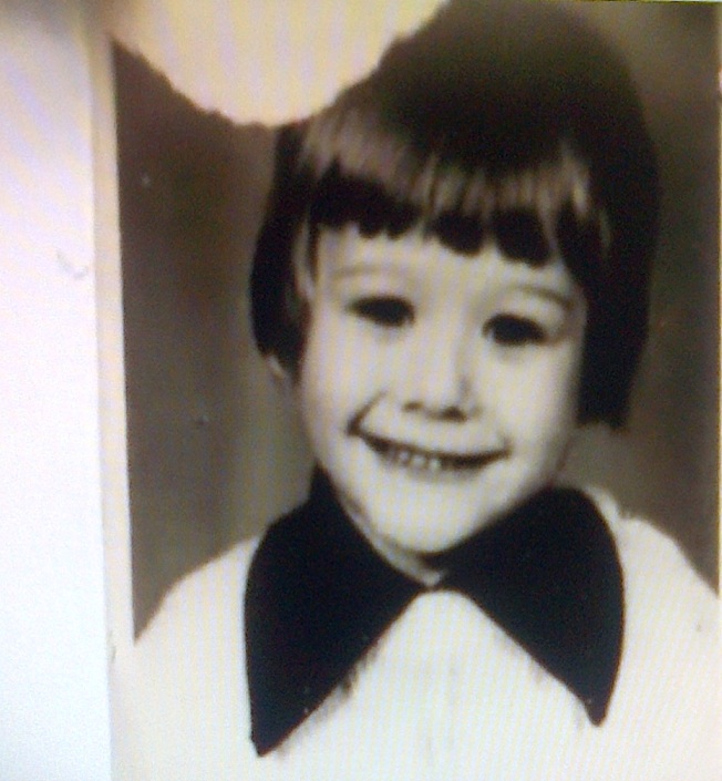 Cand era mic, Fuego avea breton si ii placea sa asculte povesti la radio