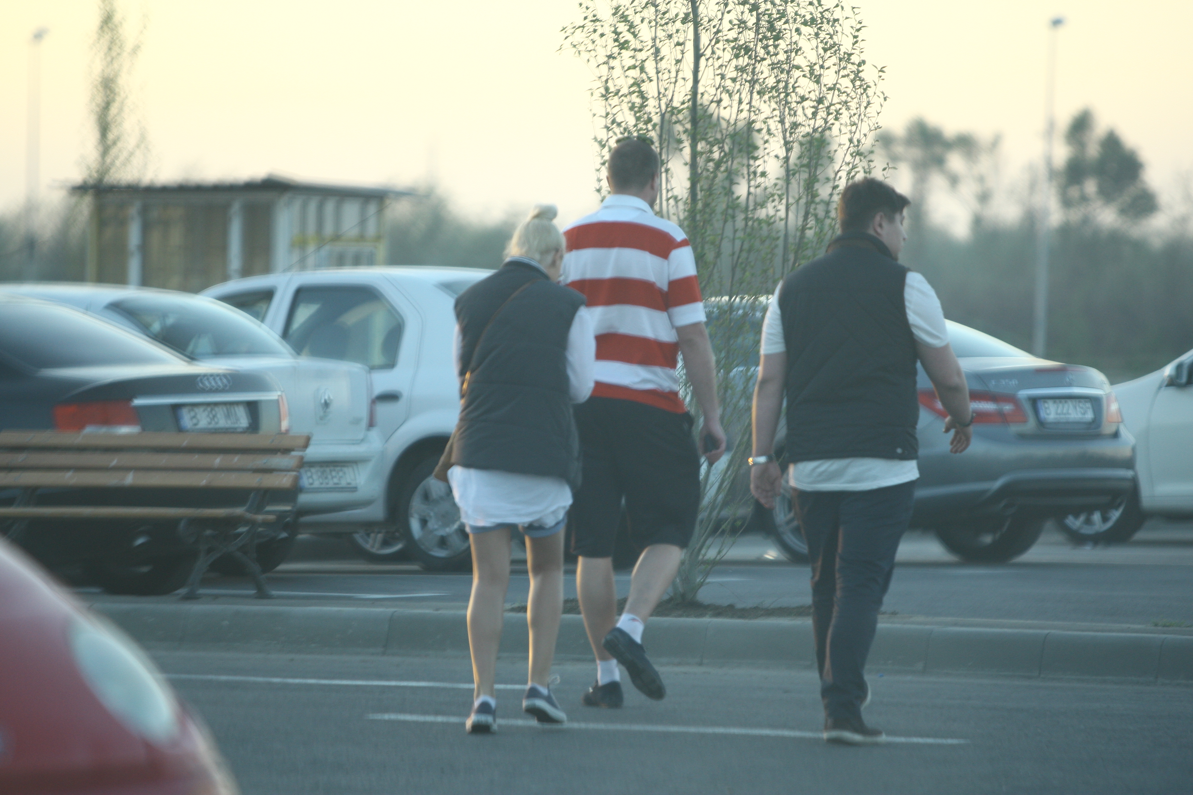 Cantareata a fost la concert imbracata sport si cu parul prins in coc