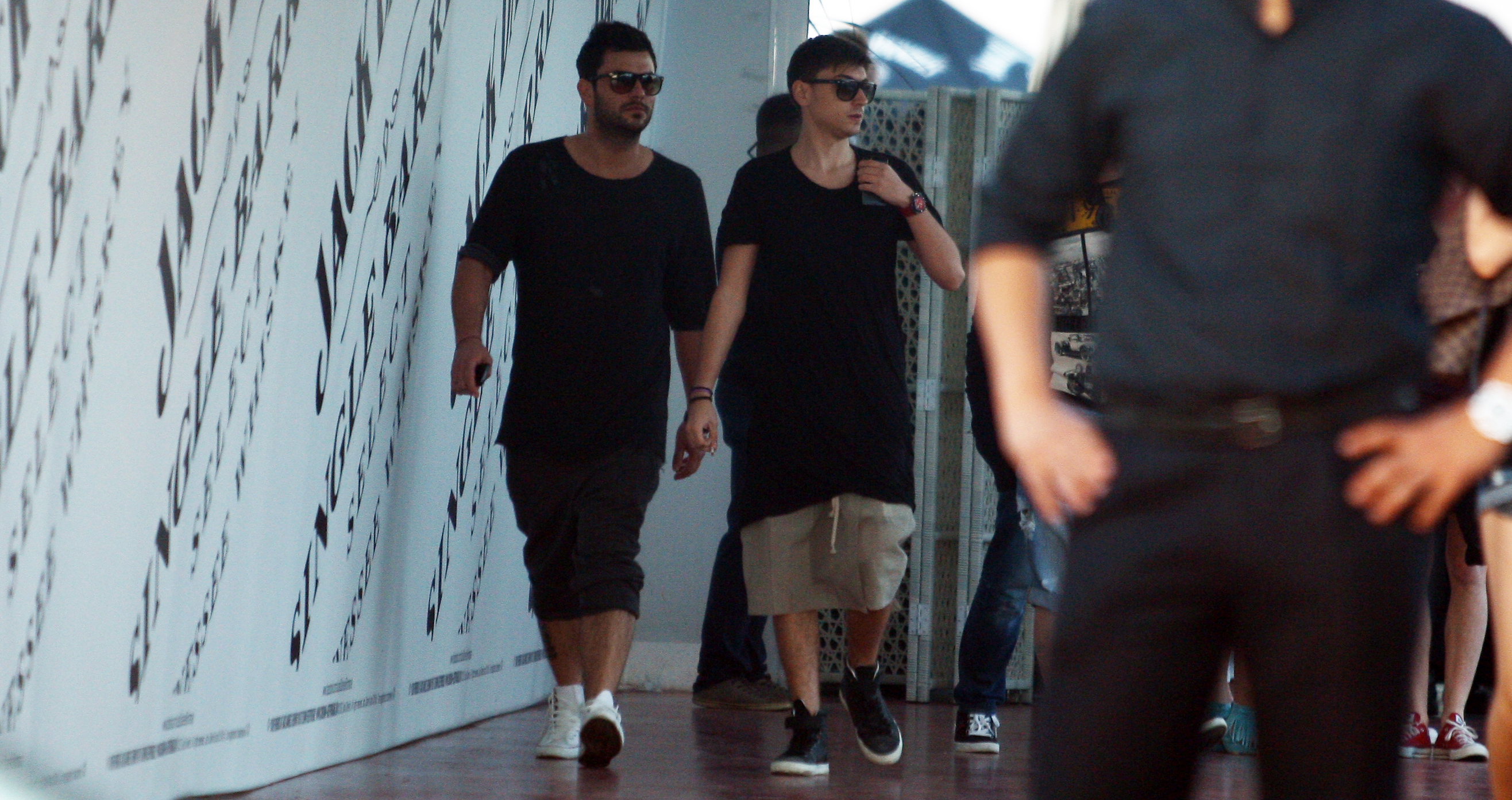 Marius Turcu a purtat o bluza lunga pana la genunchi