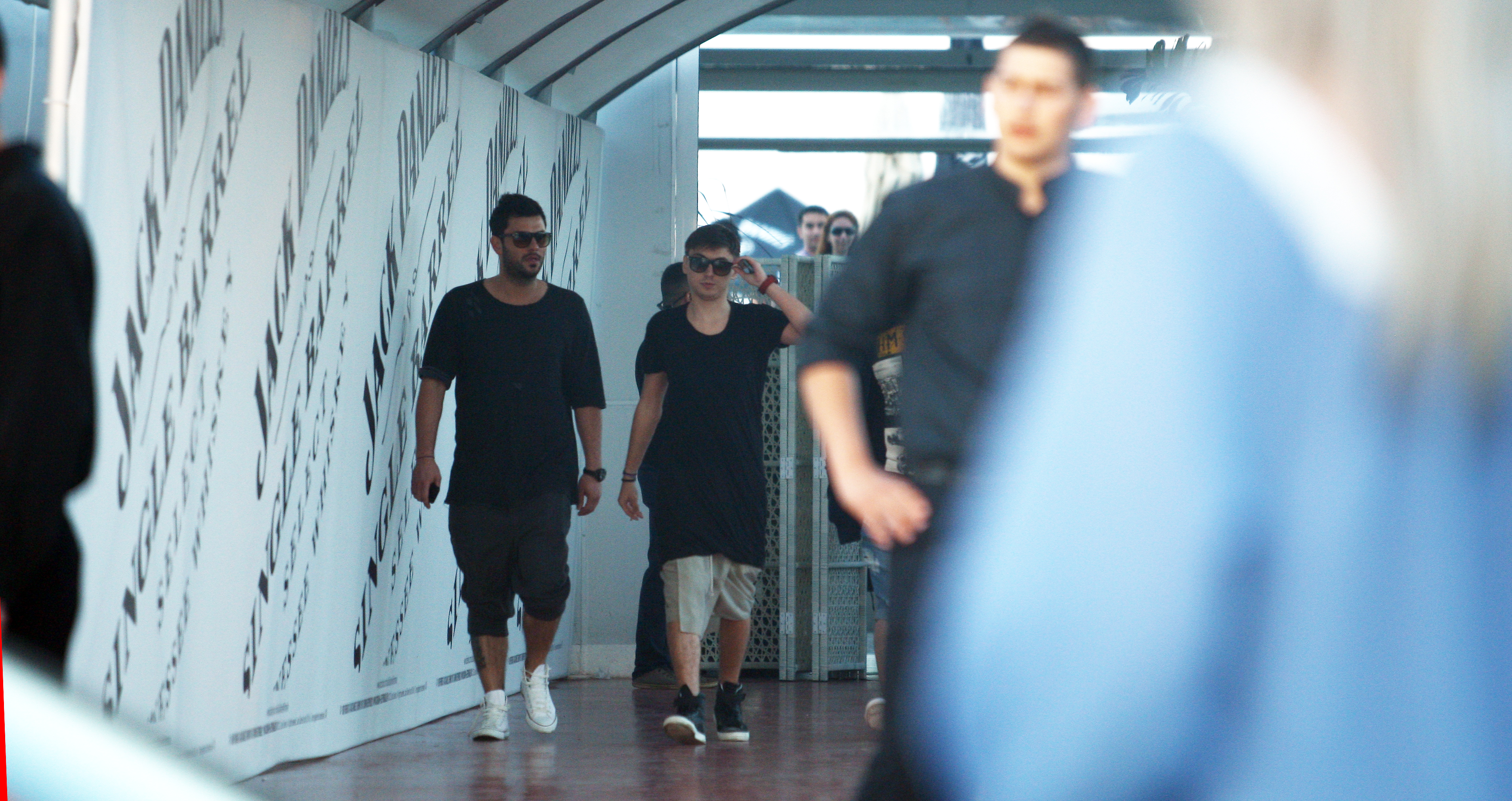 Tanarul a atras toate privirile la iesirea din club