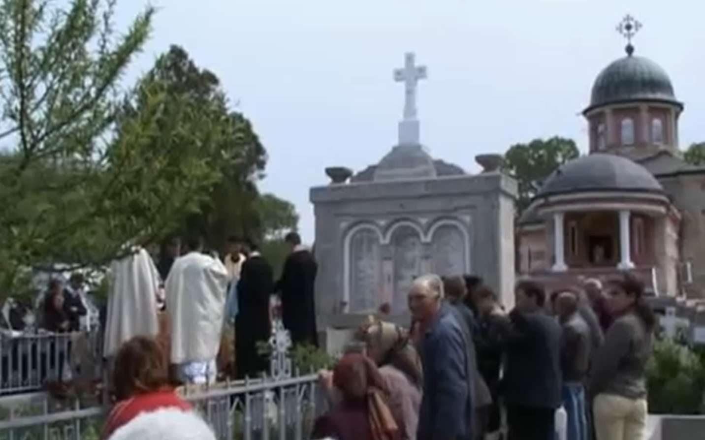 An de an, de Paste, cei disparuti sunt pomeniti de sateni