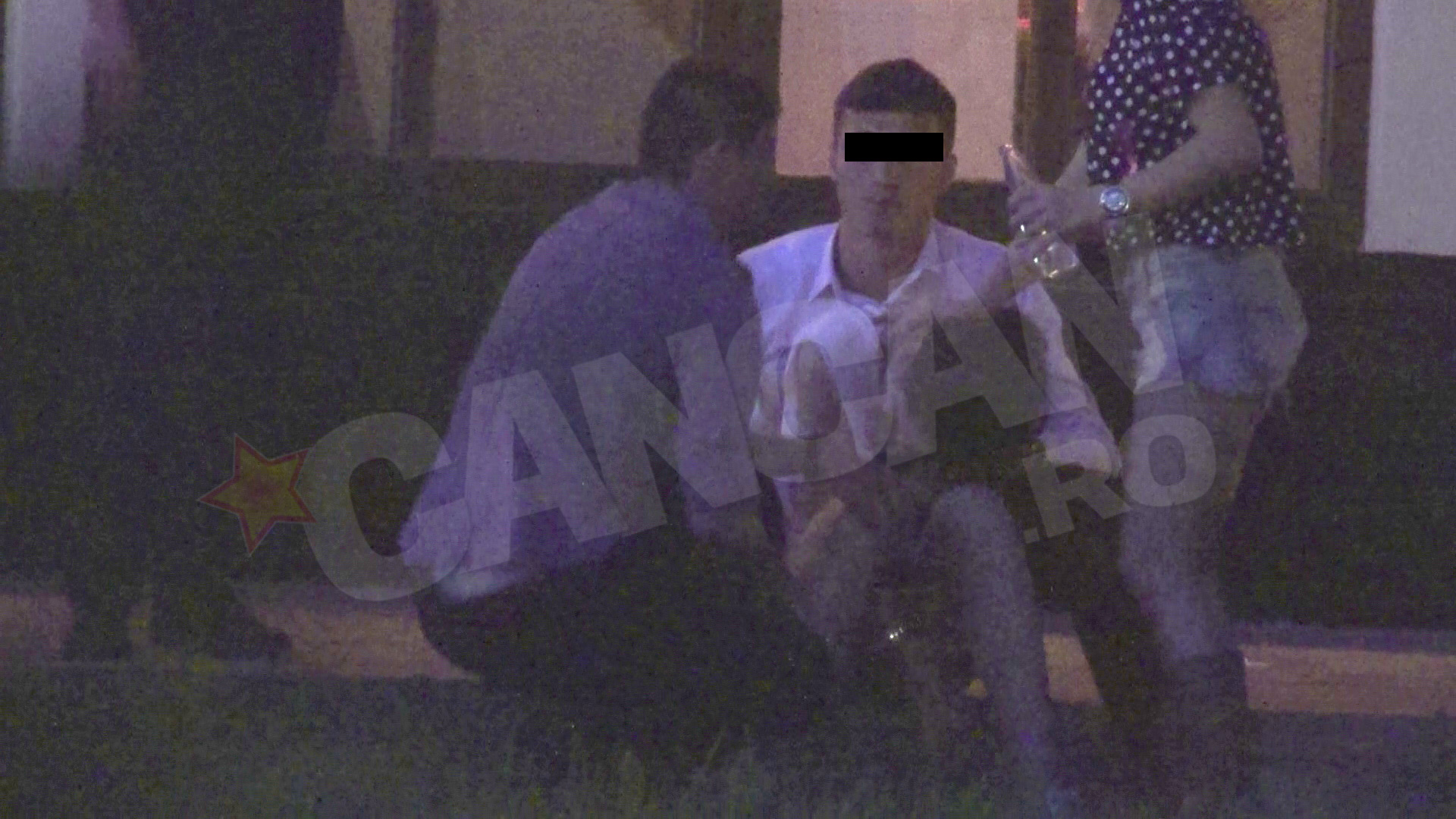 Tinerii au cheltuit milioane in club dar au reusit sa se faca de ras in fata localului