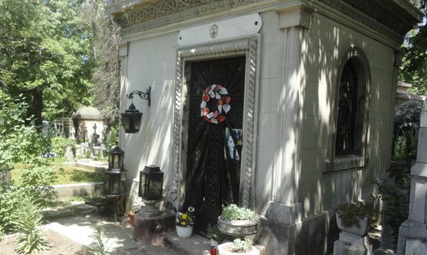 Cavoul tanarului Ralph este aranjat, iar in interior este un adevarat altar