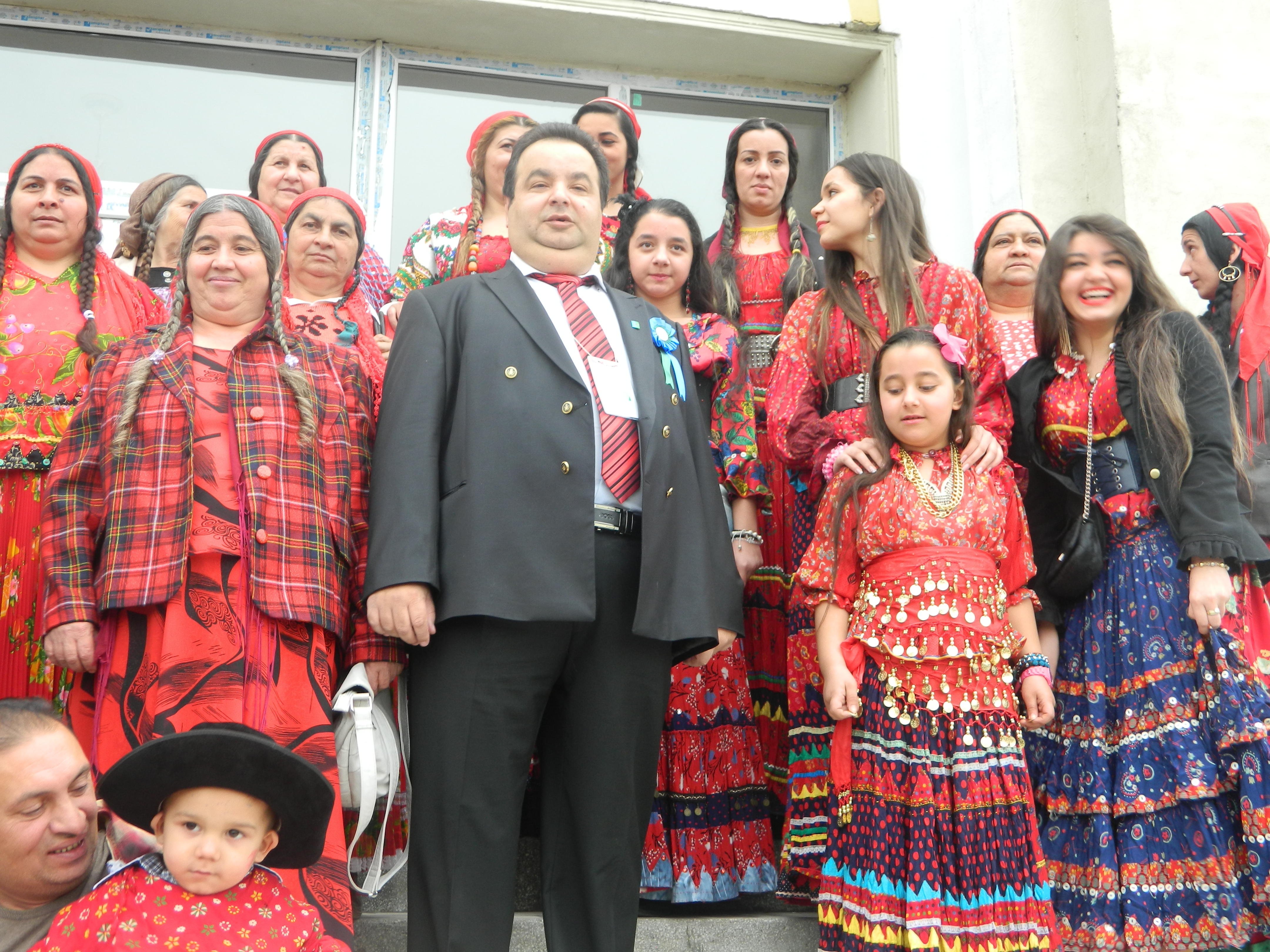 Dorin Cioaba este presedintele Tribunalului Romilor si este foarte implicat in activitatile din comunitate