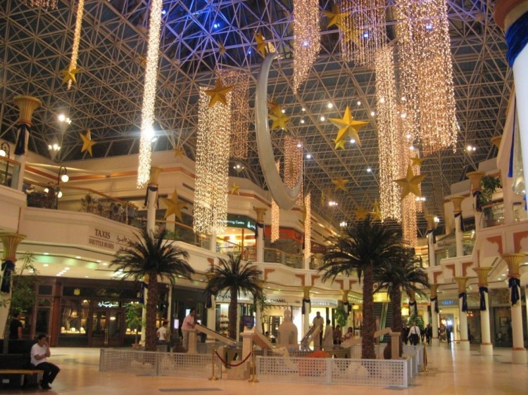 Mall-urile din Dubai au devenit locul ideal de shopping pentru pirandele din Sibiu, care cauta materiale lucioase