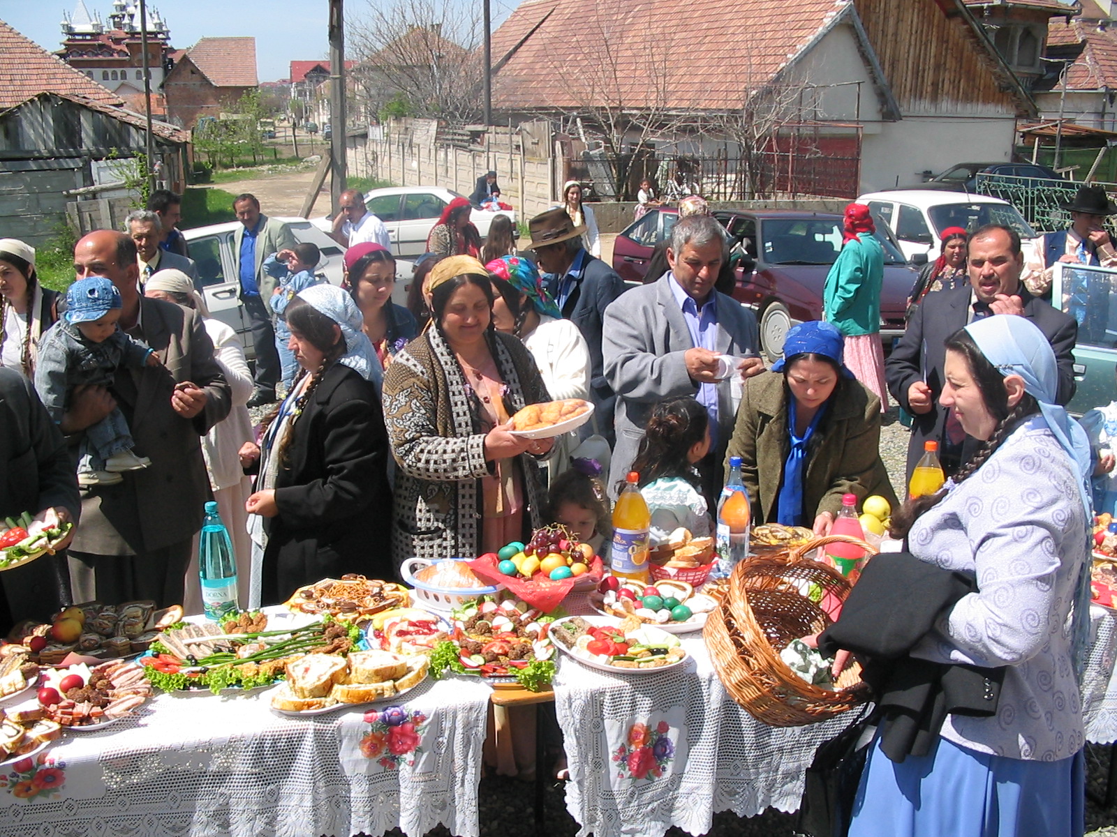 Romii din Sibiu mananca de Paste atat preparate din porc, cat si din miel