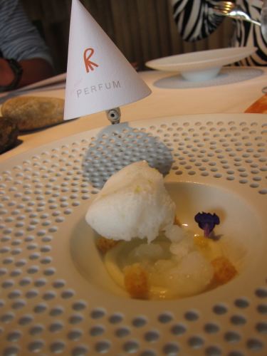 Meniurile sunt fascinante si se servesc alaturi de mici accesorii