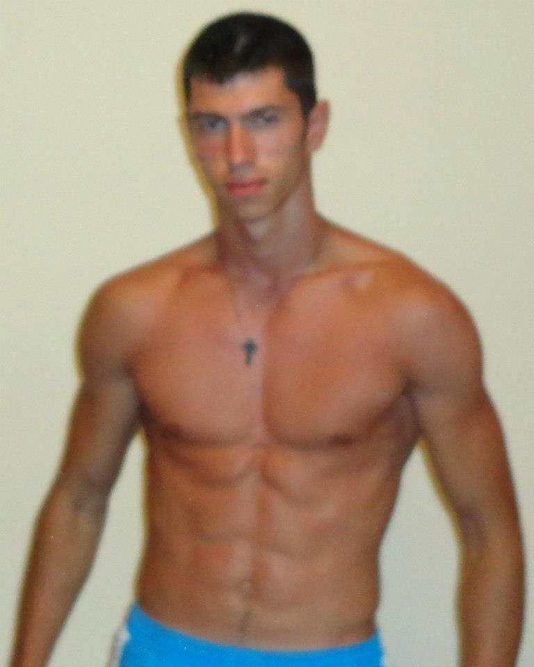 Jandarmul la bustul gol(foto:facebook.com)