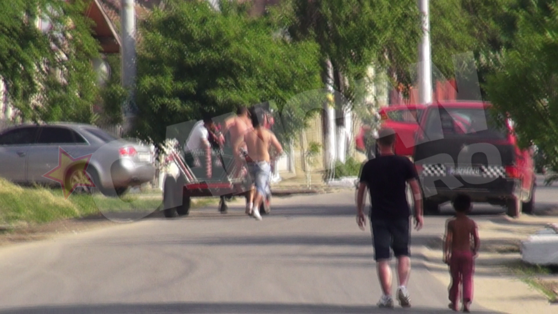 Unul dintre scandalagii a alergat cu un ciomag dupa caruta