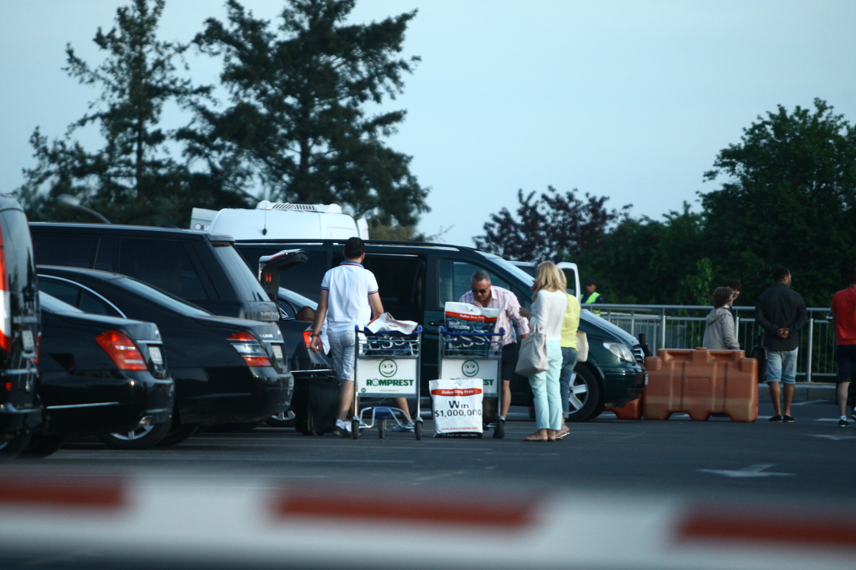 Mirela a venit cu ceva bagaje din Dubai