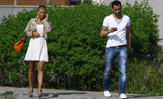 Mijlocasul rapidului, Emil Dica, a fost prins in ofsaid cu o blonda