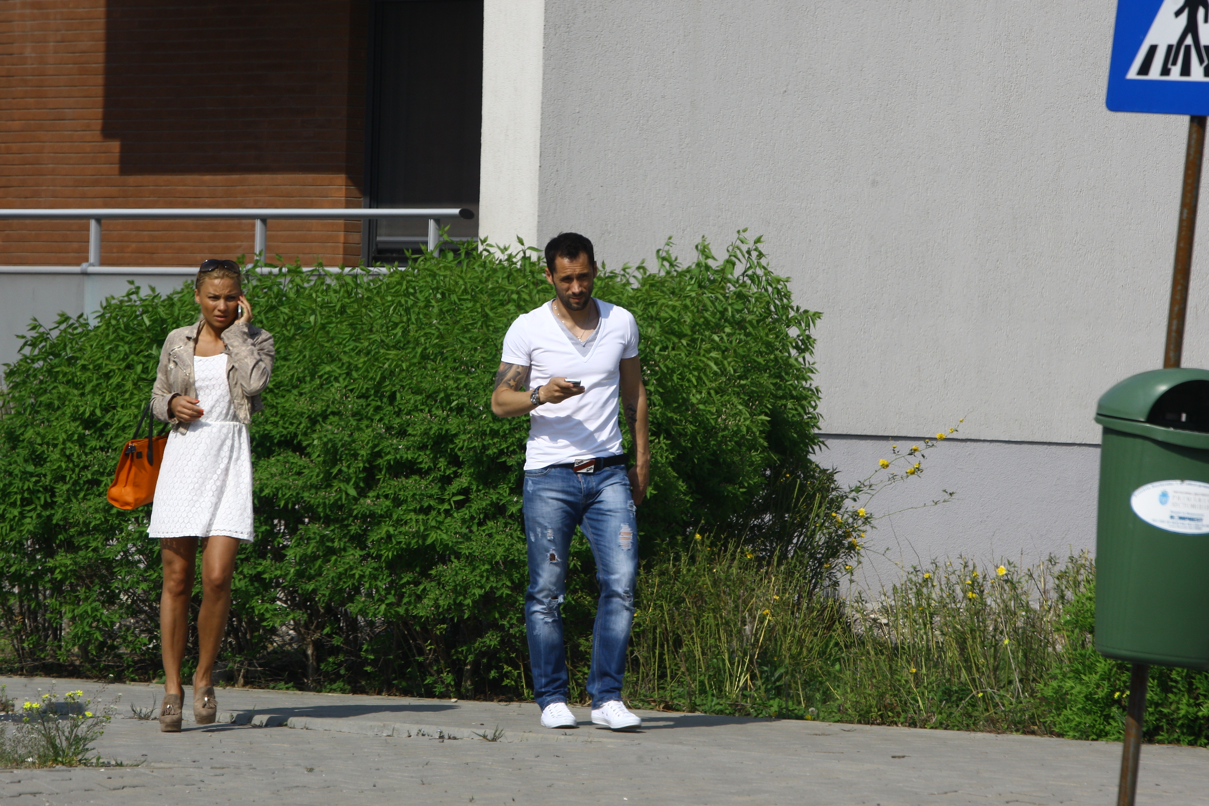 Distantati dar impreuna