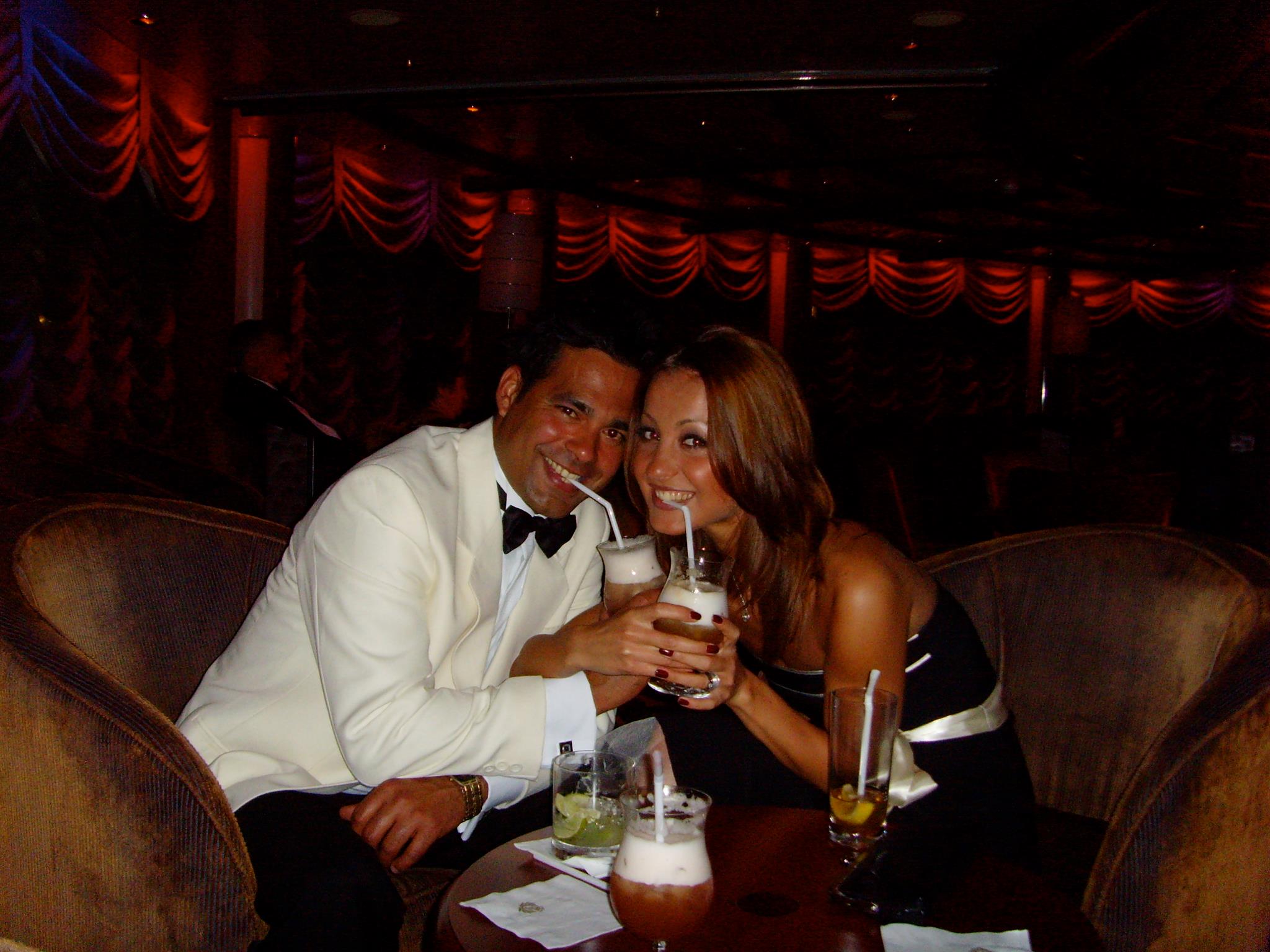 Flavia pastreaza si azi ca amintire o poza in care apare impreuna cu un fost coleg de pe vasul unde muncea ca balerina