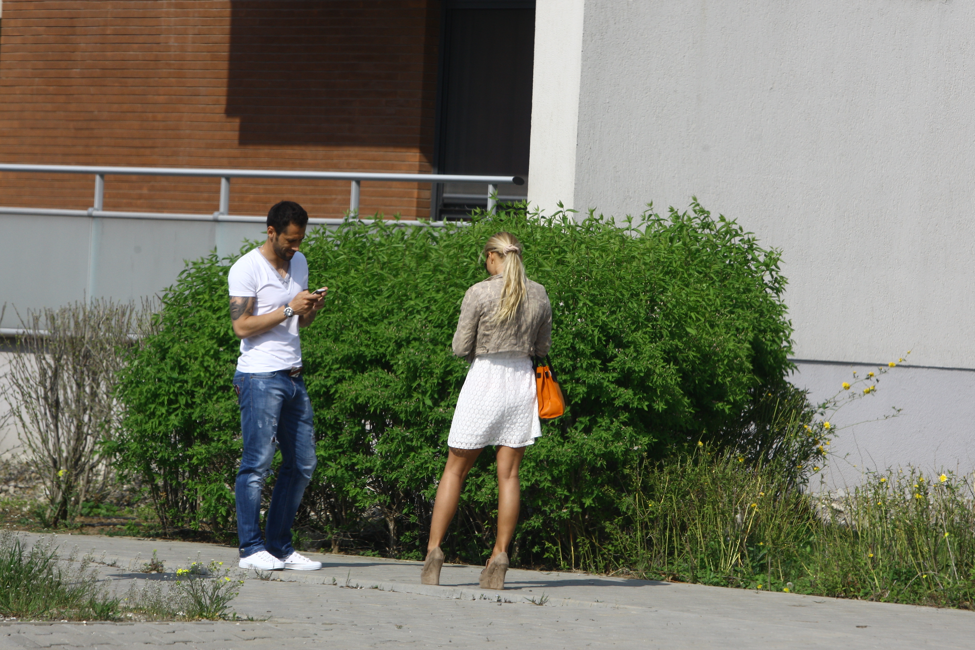 Dica a fost prins in offsaid cu o blonda