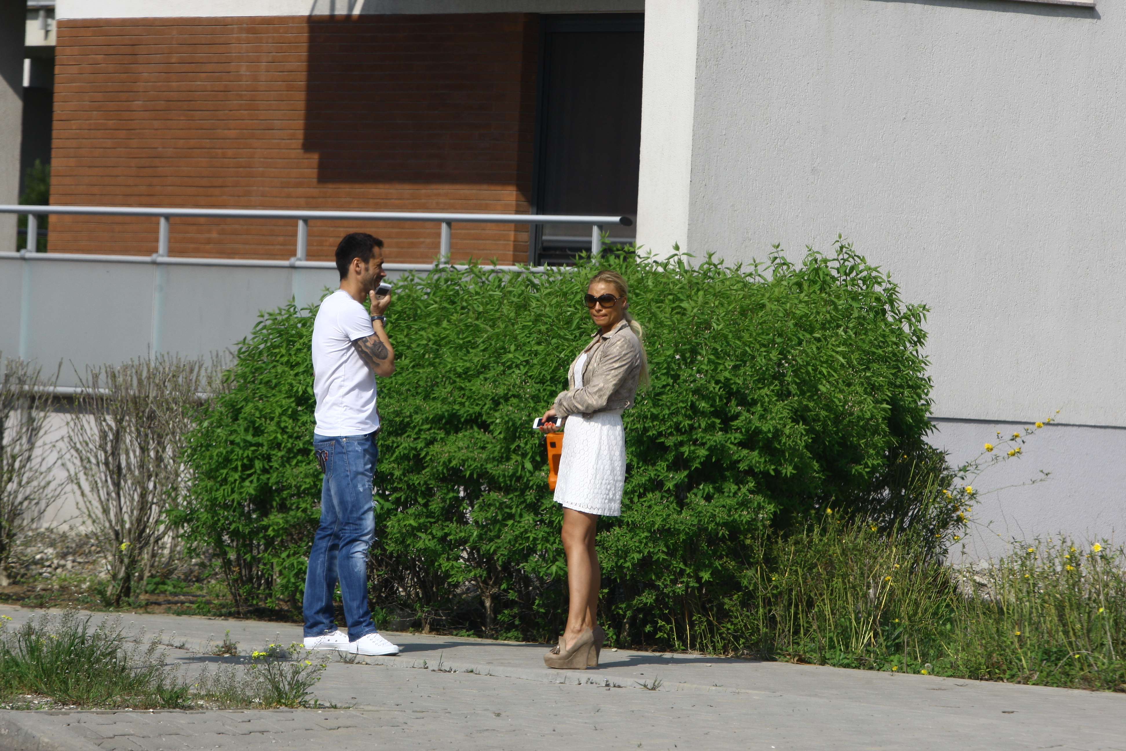 Dica a fost prins in offsaid cu o blonda