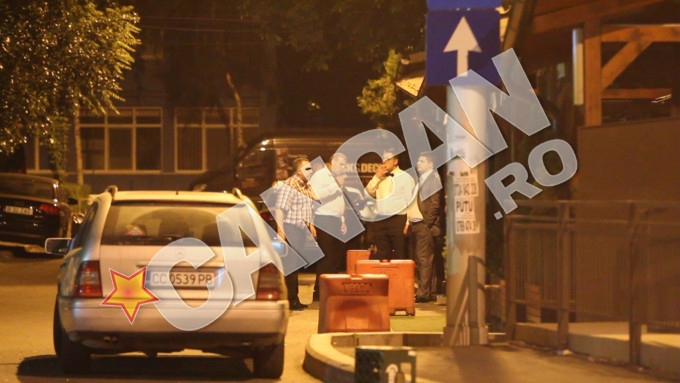 Ora. 03.42. Soferul incearca sa-i induplece pe angajatii restaurantului “Cocosatu” ca sa-i ia si lui comanda, dar nu s-a bucurat de prea mult succes