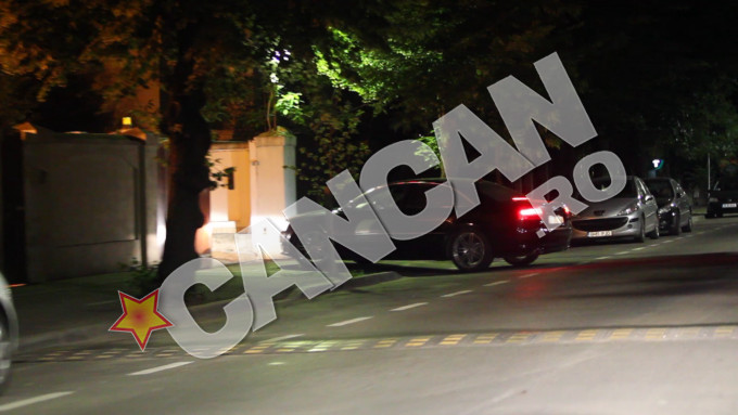 Ora 03.57. Intra in vila miliardarului dupa o ora de umblat prin oras, fara sa duca la capat toate “sarcinile”